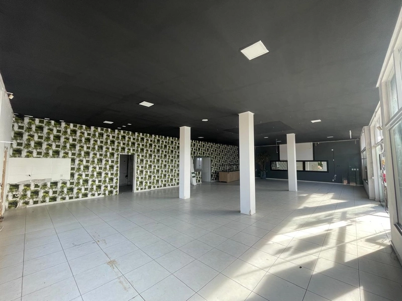 Loja comercial de esquina com 300m² ideal para Restaurante: 10ª foto da galeria de imagens do imóvel