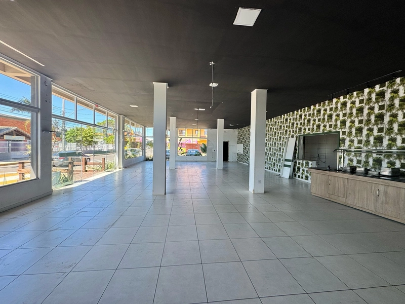 Loja comercial de esquina com 300m² ideal para Restaurante: 3ª foto da galeria de imagens do imóvel