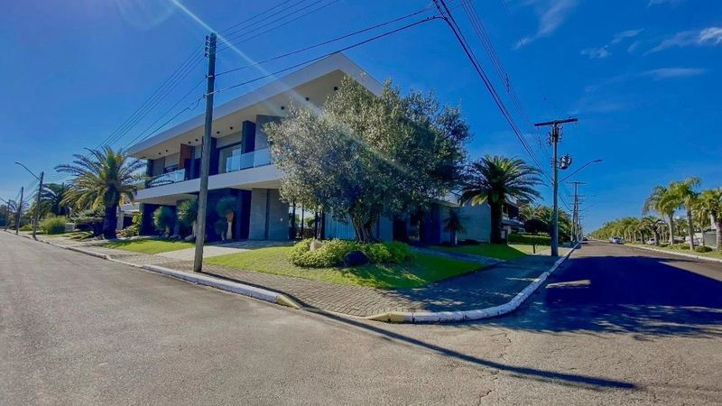 Mansão de esquina em condomínio luxuoso de Capão da Canoa!: 2ª foto da galeria de imagens do imóvel
