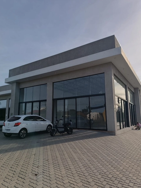 Pavilhão comercial, com 320 m² ideal para loja de Carros e Móveis: 1ª foto da galeria de imagens do imóvel