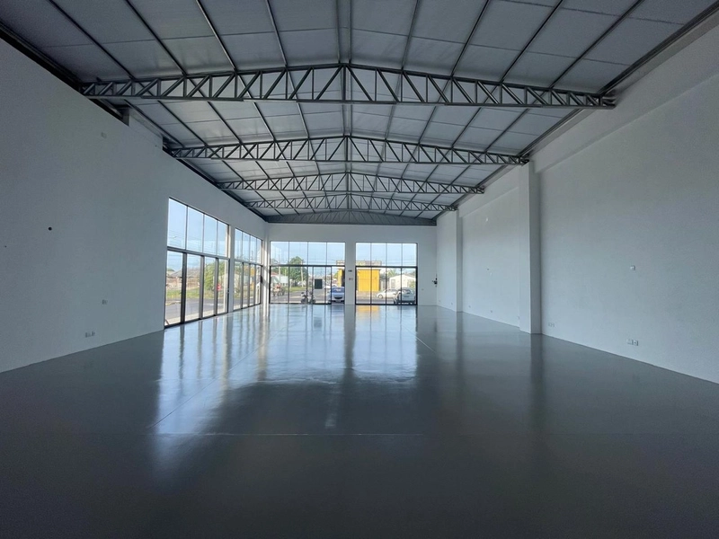 Pavilhão comercial, com 320 m² ideal para loja de Carros e Móveis: 4ª foto da galeria de imagens do imóvel