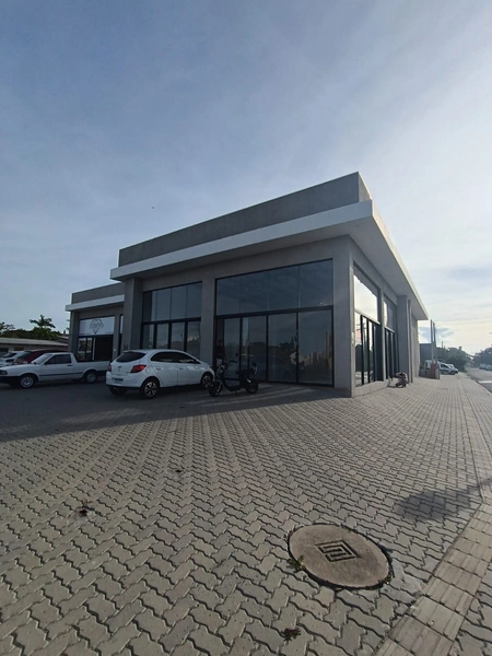 Pavilhão comercial, com 320 m² ideal para loja de Carros e Móveis: 2ª foto da galeria de imagens do imóvel
