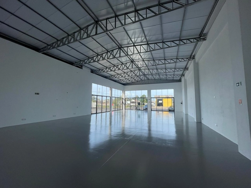 Pavilhão comercial, com 320 m² ideal para loja de Carros e Móveis: 9ª foto da galeria de imagens do imóvel