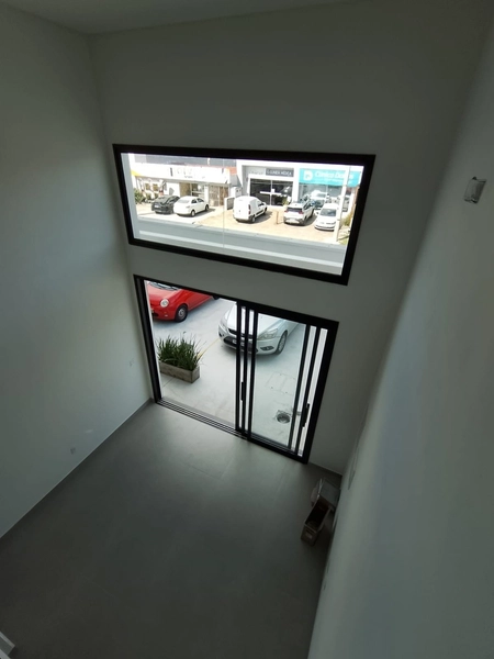Lojas Novas e prontas, com 80m² excelente localização para seu negócio: 4ª foto da galeria de imagens do imóvel