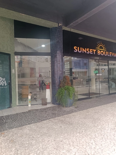 Loja comercial no Shopping Sunset Boulevard Centro Capão da Canoa: 1ª foto da galeria de imagens do imóvel