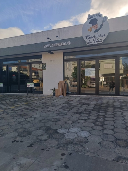 Excelente loja com 160 m² de área no centro de Capão da Canoa: 4ª foto da galeria de imagens do imóvel