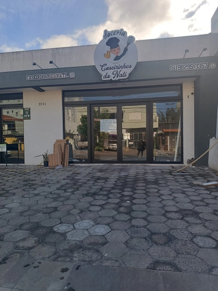Excelente loja com 160 m² de área no centro de Capão da Canoa: 2ª foto da galeria de imagens do imóvel