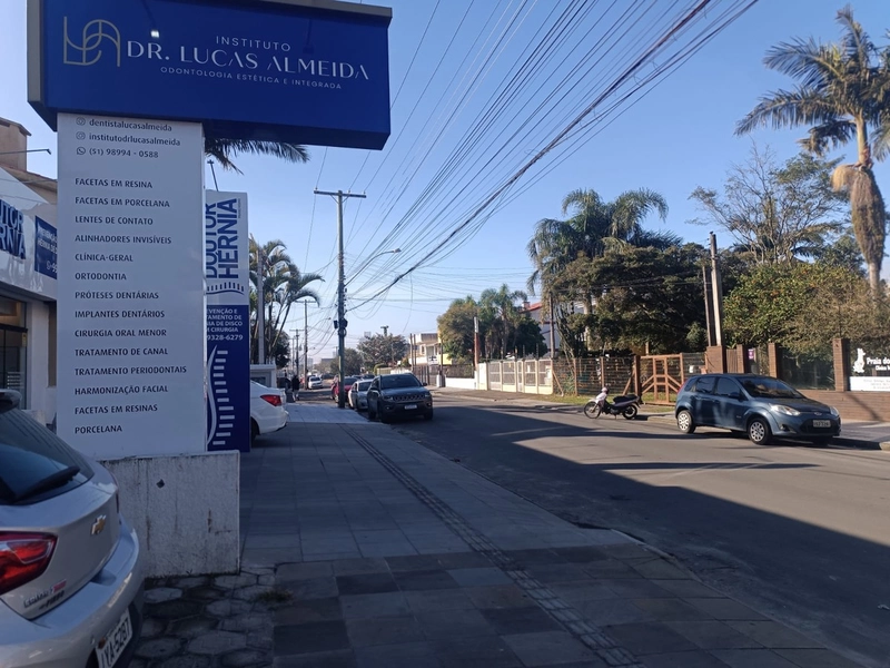 Excelente loja com 160 m² de área no centro de Capão da Canoa: 2ª foto da galeria de imagens do imóvel