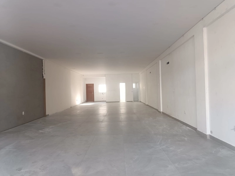 Excelente loja com 160 m² de área no centro de Capão da Canoa: 3ª foto da galeria de imagens do imóvel