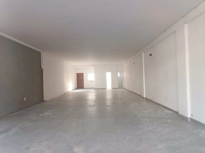 Excelente loja com 160 m² de área no centro de Capão da Canoa: 4ª foto da galeria de imagens do imóvel