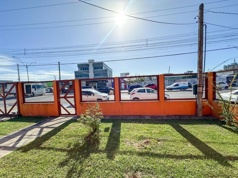 Casa Comercial ideal para clinica ou Coworking Avenida Poti Capão: 2ª foto da galeria de imagens do imóvel
