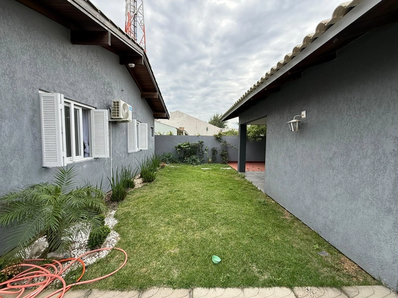 Casa de 3 dormitórios, próximo do mar centro de Xangrilá.: 15ª foto da galeria de imagens do imóvel