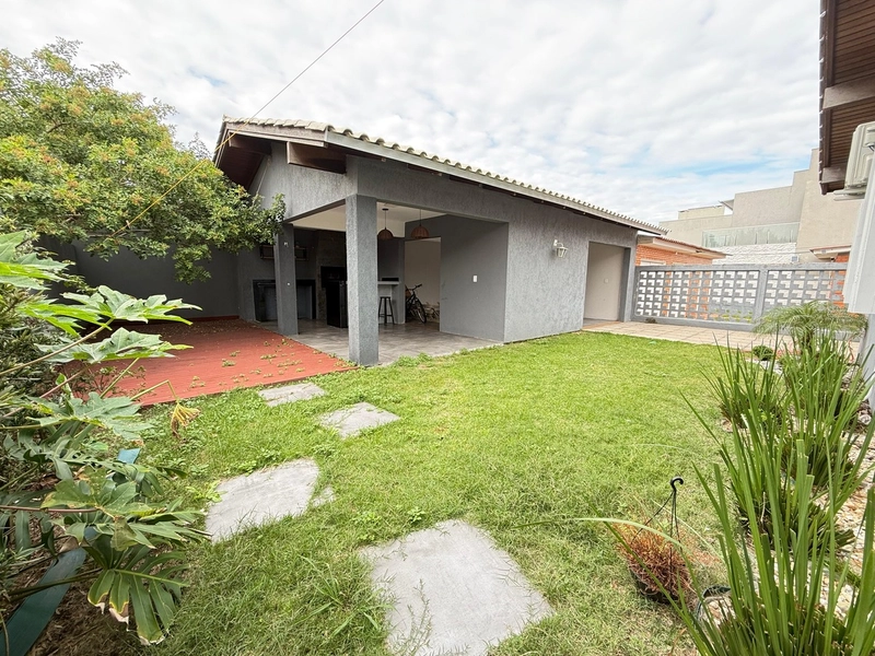 Casa de 3 dormitórios, próximo do mar centro de Xangrilá.: 13ª foto da galeria de imagens do imóvel