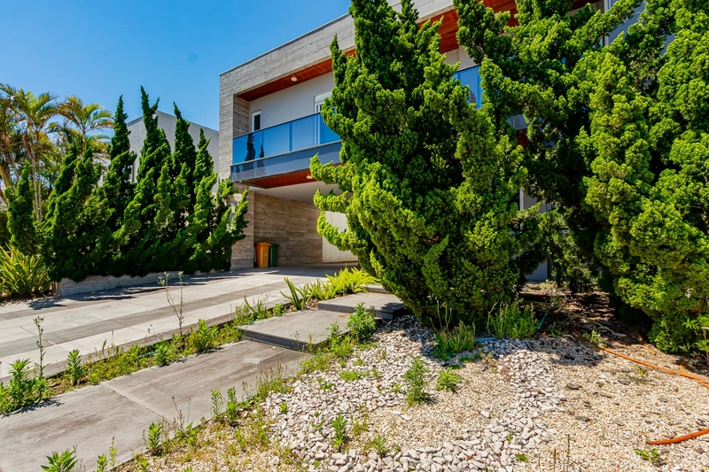 Sobrado 03 suítes Condado de Capão - Capão da Canoa: 3ª foto da galeria de imagens do imóvel