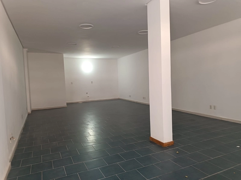 Depósito Garagem com banheiro, no Centro de Capão da Canoa: 3ª foto da galeria de imagens do imóvel