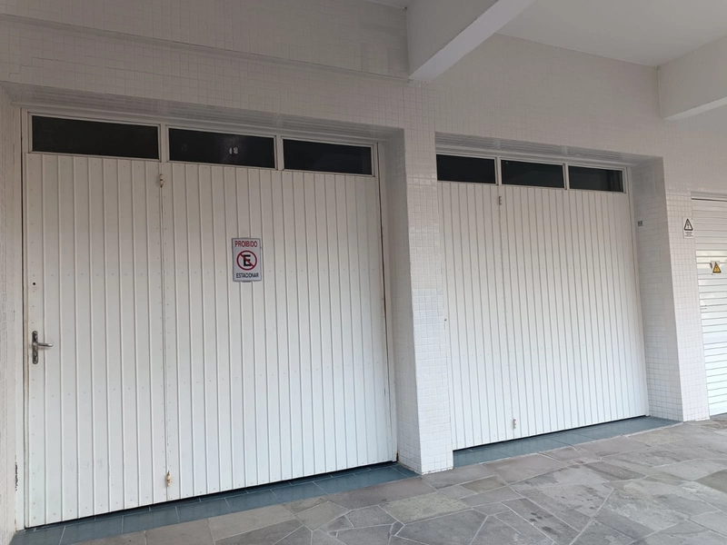 Depósito Garagem com banheiro, no Centro de Capão da Canoa: 2ª foto da galeria de imagens do imóvel