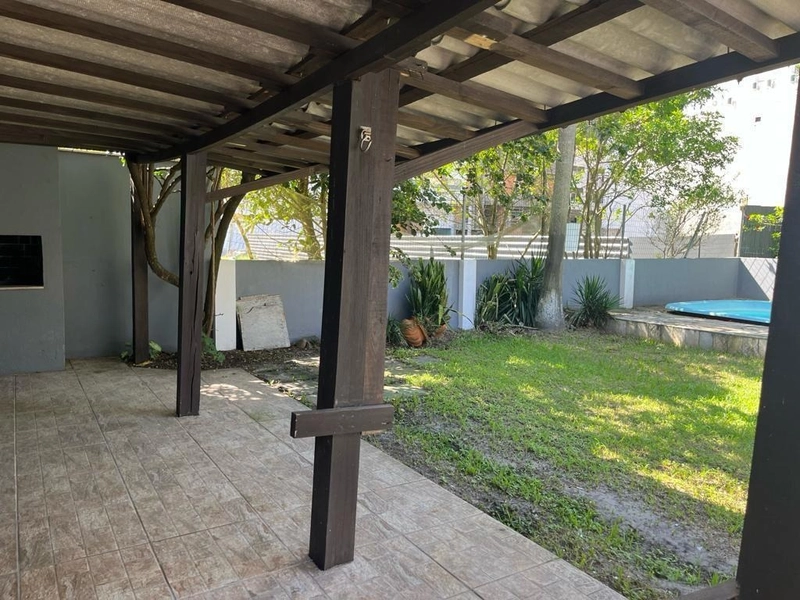 Casa 05 dormitórios com Piscina e Quiosque Temporada em Capão da Canoa: 27ª foto da galeria de imagens do imóvel