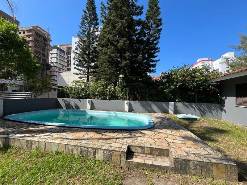 Casa 05 dormitórios com Piscina e Quiosque Temporada em Capão da Canoa: 33ª foto da galeria de imagens do imóvel