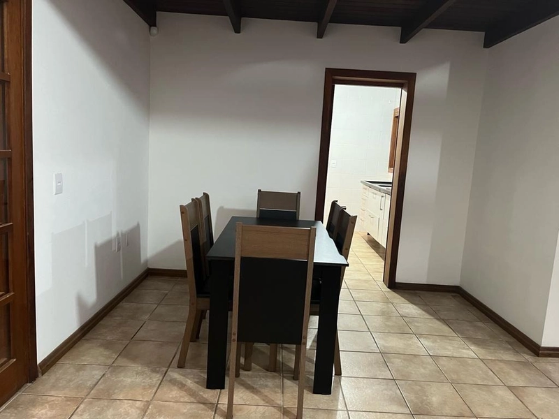 Casa 05 dormitórios com Piscina e Quiosque Temporada em Capão da Canoa: 7ª foto da galeria de imagens do imóvel