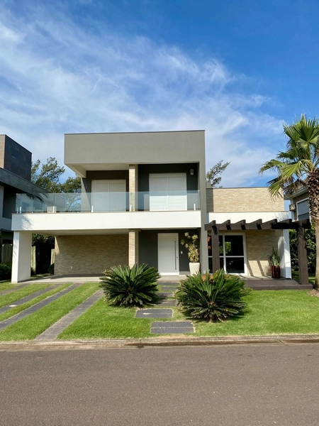 Sobrado a venda no Condomínio Fechado Playa Vista em Xangri-lá: 1ª foto da galeria de imagens do imóvel