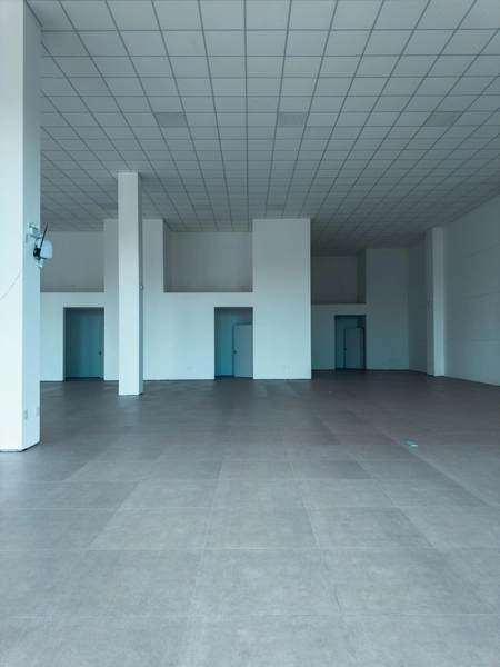 Loja comercial para locação com 97m² privativos Peri com Av. Central: 3ª foto da galeria de imagens do imóvel