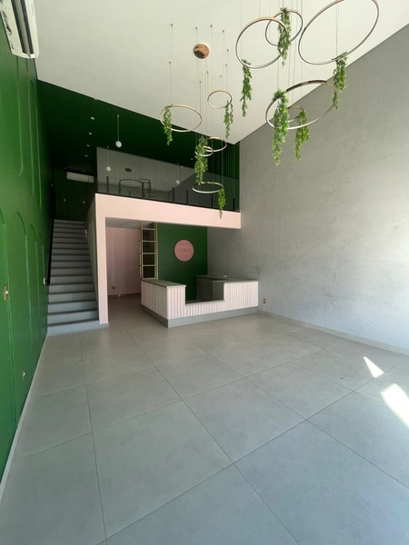 Excelente loja 48m² Mezanino, Nova, ótima localização Semi mobiliada: 3ª foto da galeria de imagens do imóvel