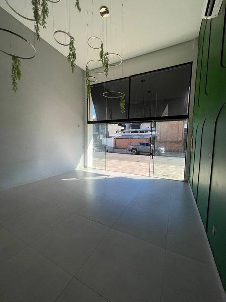 Excelente loja 48m² Mezanino, Nova, ótima localização Semi mobiliada: 4ª foto da galeria de imagens do imóvel