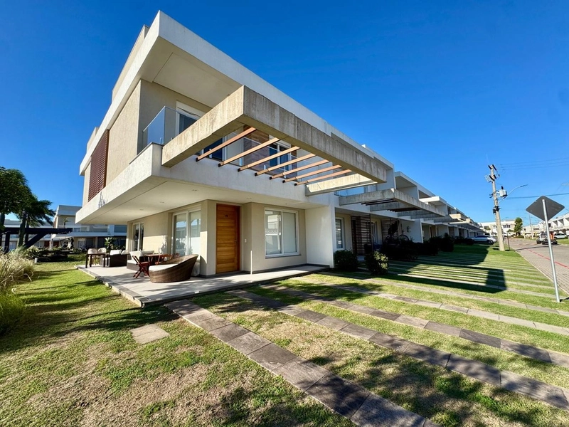 Casa 4 Dormitórios no Condomínio Murano Resort em Capão da Canoa