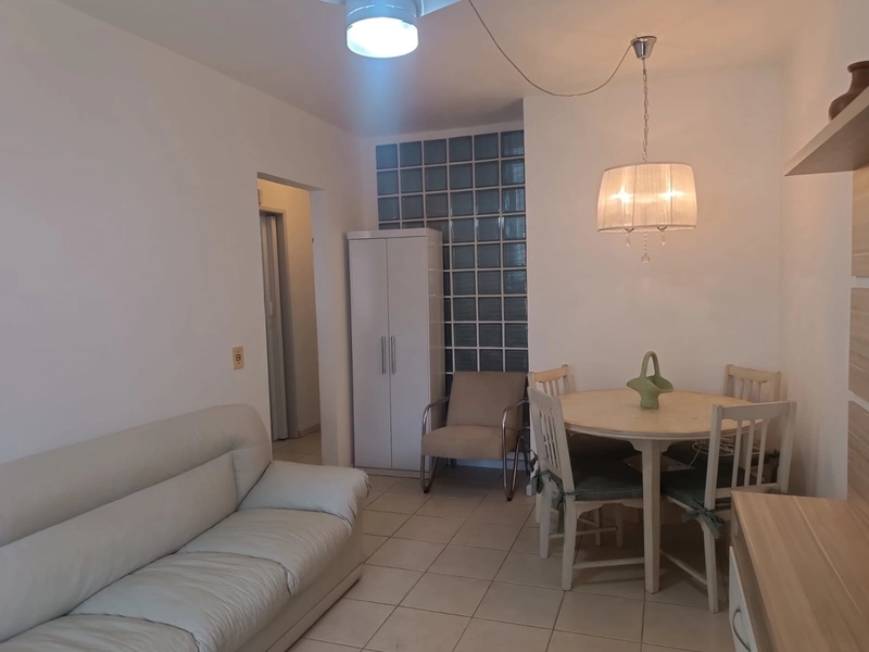 03 dormitórios Térreo no Centro, 02 quadras do Mar Locação Temporada: 4ª foto da galeria de imagens do imóvel