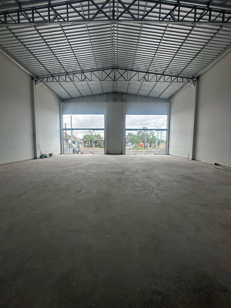 Loja comercial com 300m² de área Av. Rudá centro Capão da Canoa: 2ª foto da galeria de imagens do imóvel