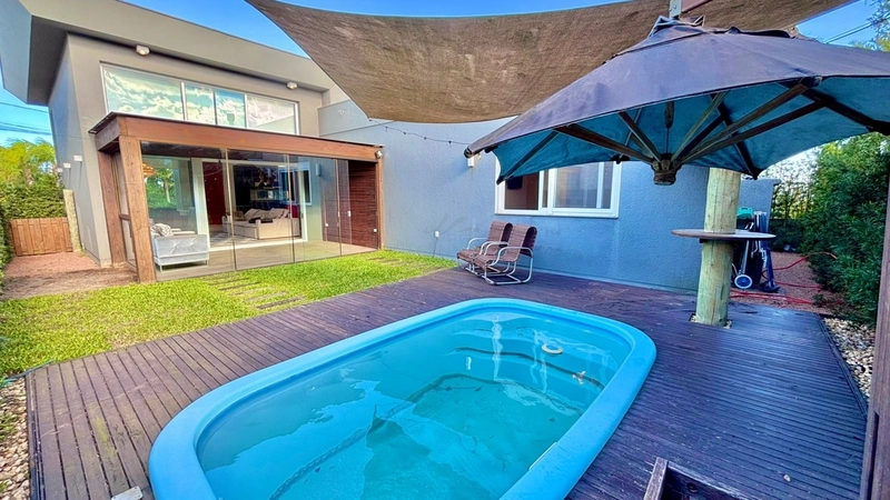 Casa térrea 3 Dormitórios  Condomínio Dubai Resort Capão.