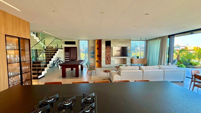 Sobrado de alto padrão beira lago no Amare Home Resort, com 6 suítes: 7ª foto da galeria de imagens do imóvel