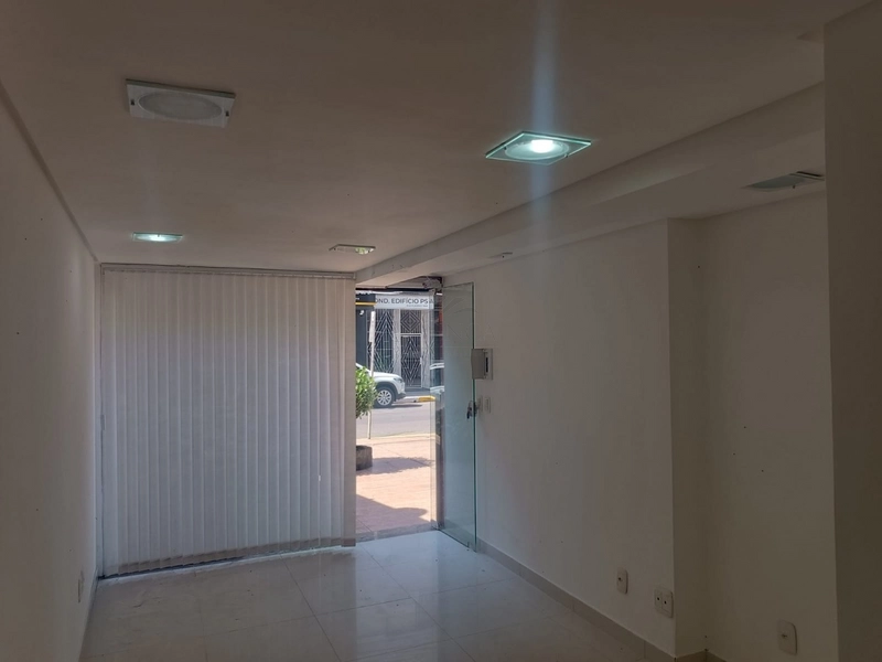 Excelente loja comercial centrinho de Capão da Canoa: 2ª foto da galeria de imagens do imóvel