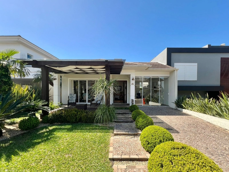 Casa à Venda 03 suítes Condomínio Condado de Capão