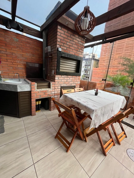 Cobertura de frente 02 suítes, Lavabo, de frente para Avenida Poty