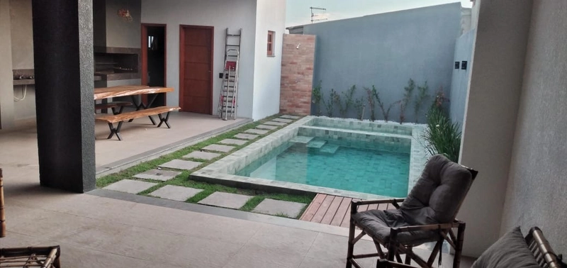 Linda Casa 03 dormitórios com piscina, Capão da Canoa Temporada: 1ª foto da galeria de imagens do imóvel