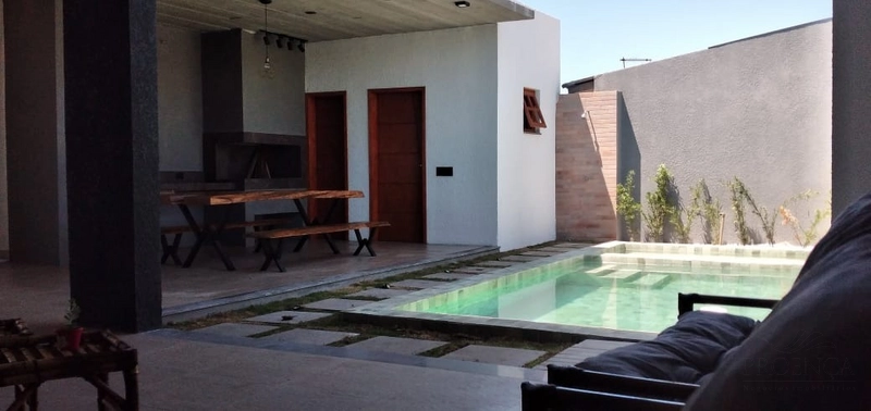 Linda Casa 03 dormitórios com piscina, Capão da Canoa Temporada: 17ª foto da galeria de imagens do imóvel