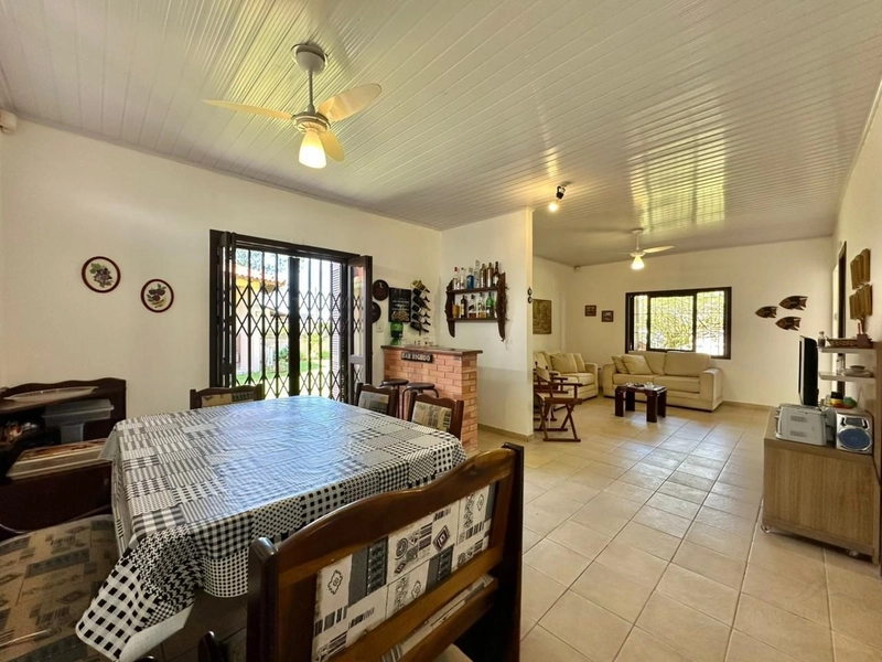 CASA COM 3 TERRENOS APENAS 2 QUADRAS DO MAR GUARANI CAPÃO DA CANOA: 8ª foto da galeria de imagens do imóvel