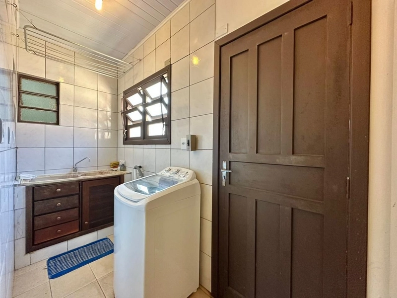 CASA COM 3 TERRENOS APENAS 2 QUADRAS DO MAR GUARANI CAPÃO DA CANOA: 10ª foto da galeria de imagens do imóvel