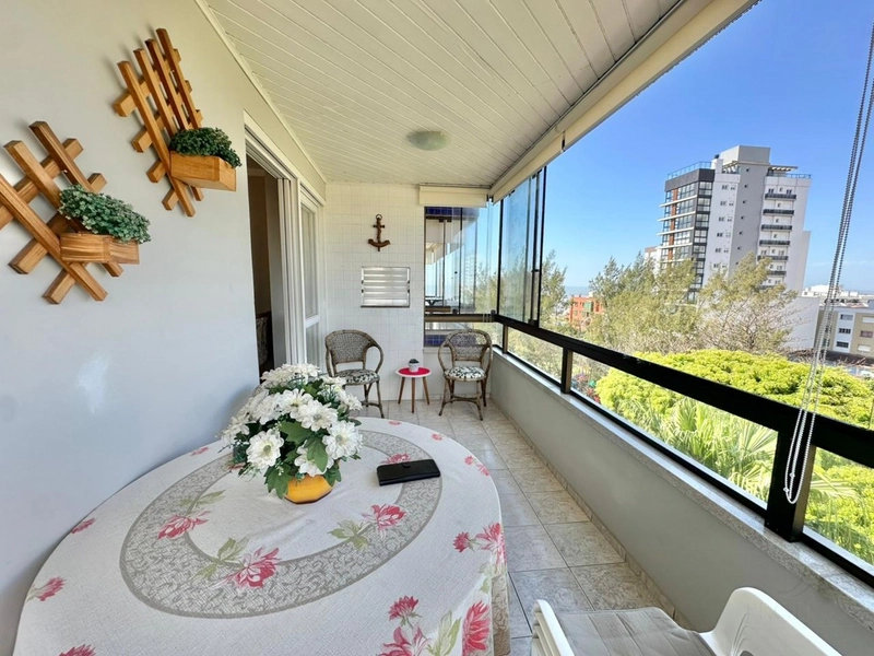 APARTAMENTO 02 DORMITÓRIOS FRENTE PRAÇA - CAPÃO DA CANOA: 2ª foto da galeria de imagens do imóvel