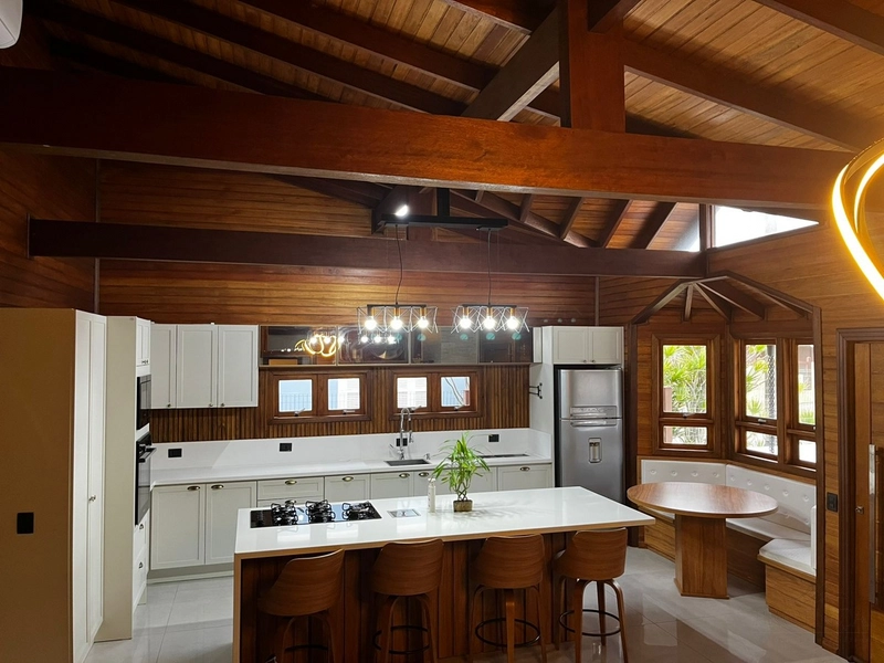 Chalé de praia 03 dormitórios todos sendo suíte com ar condicionado: 3ª foto da galeria de imagens do imóvel