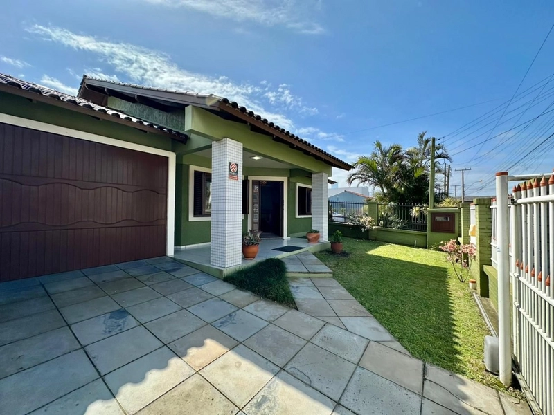 Casa 3 Dormitórios  Mobiliada ( Zona Nova de Capão 0: 1ª foto da galeria de imagens do imóvel