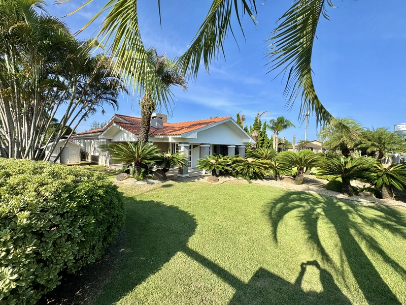 CASA TÉRREA EM REGIÃO NOBRE DE XANGRI-LÁ!: 3ª foto da galeria de imagens do imóvel