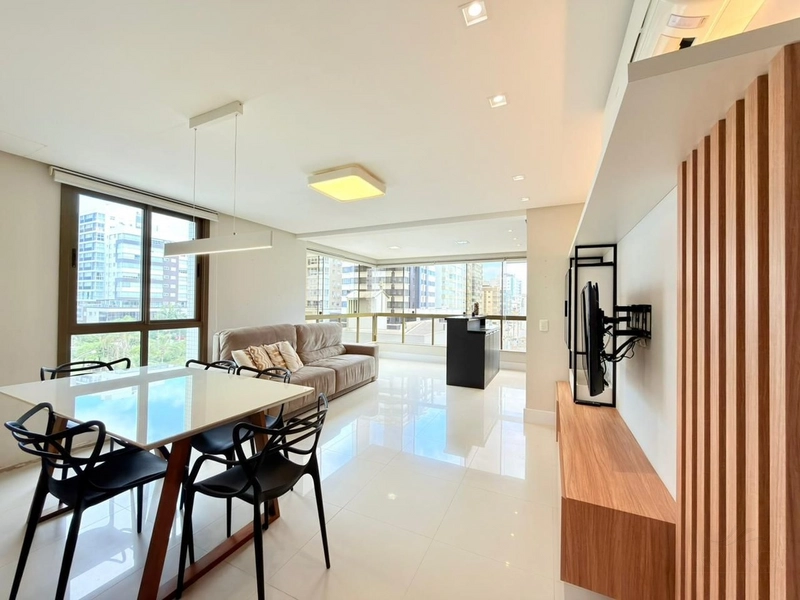 APARTAMENTO 03 DORMITÓRIOS À VENDA - EM FRENTE A PRAÇA !!!: 2ª foto da galeria de imagens do imóvel