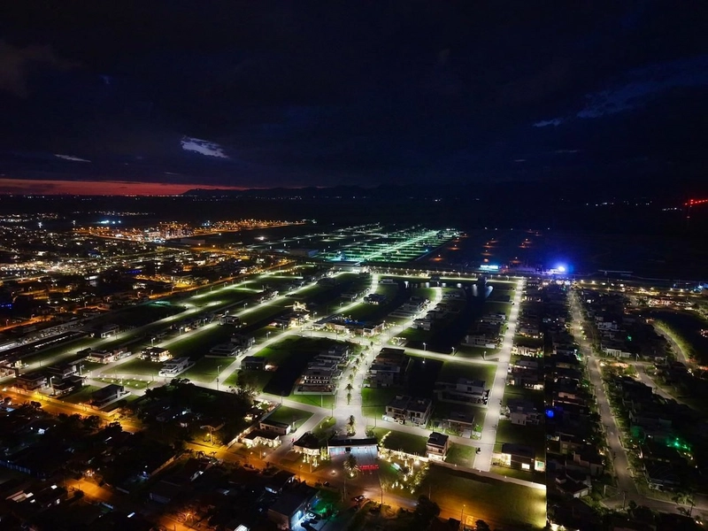 SOBRADO À BEIRA LAGO - ALTO PADRÃO - MOBILIADO & DECORADO: 60ª foto da galeria de imagens do imóvel