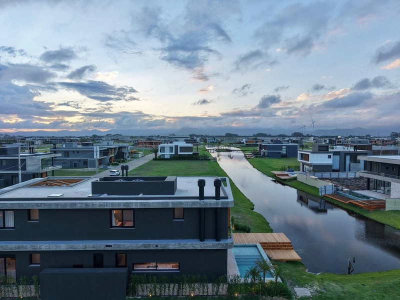 SOBRADO À BEIRA LAGO - ALTO PADRÃO - MOBILIADO & DECORADO: 30ª foto da galeria de imagens do imóvel