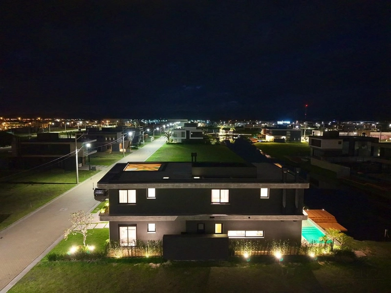 SOBRADO À BEIRA LAGO - ALTO PADRÃO - MOBILIADO & DECORADO: 55ª foto da galeria de imagens do imóvel