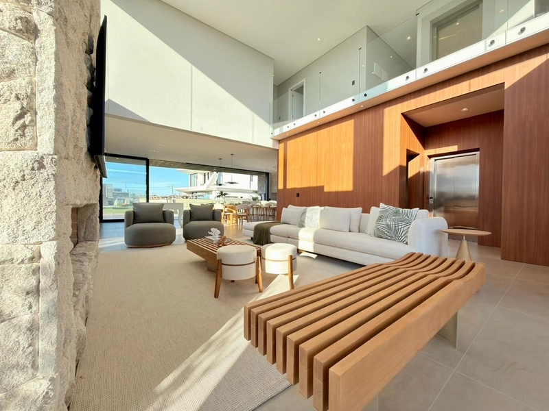 SOBRADO À BEIRA LAGO - ALTO PADRÃO - MOBILIADO & DECORADO: 5ª foto da galeria de imagens do imóvel