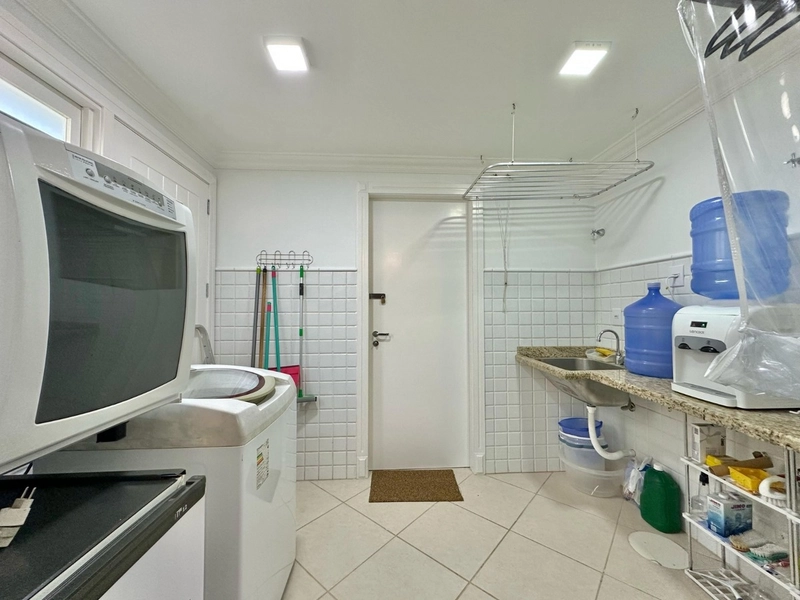 SOBRADO COM PISCINA NO CENTRO DE ATLÂNTIDA: 5ª foto da galeria de imagens do imóvel