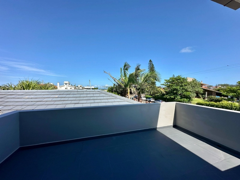 SOBRADO COM PISCINA NO CENTRO DE ATLÂNTIDA: 16ª foto da galeria de imagens do imóvel